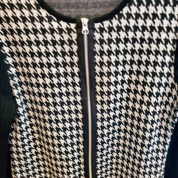 208- Lennie by Nina Leonard Houndstooth Faux pockets front zipper dress - Picture 4 of 9